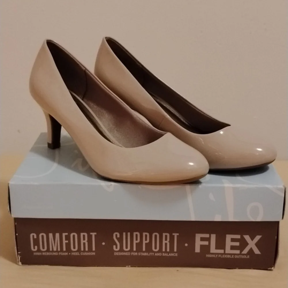 Life Stride Parigi Pumps Taupe Size 7 1/2 Wide NIB - Picture 2 of 5